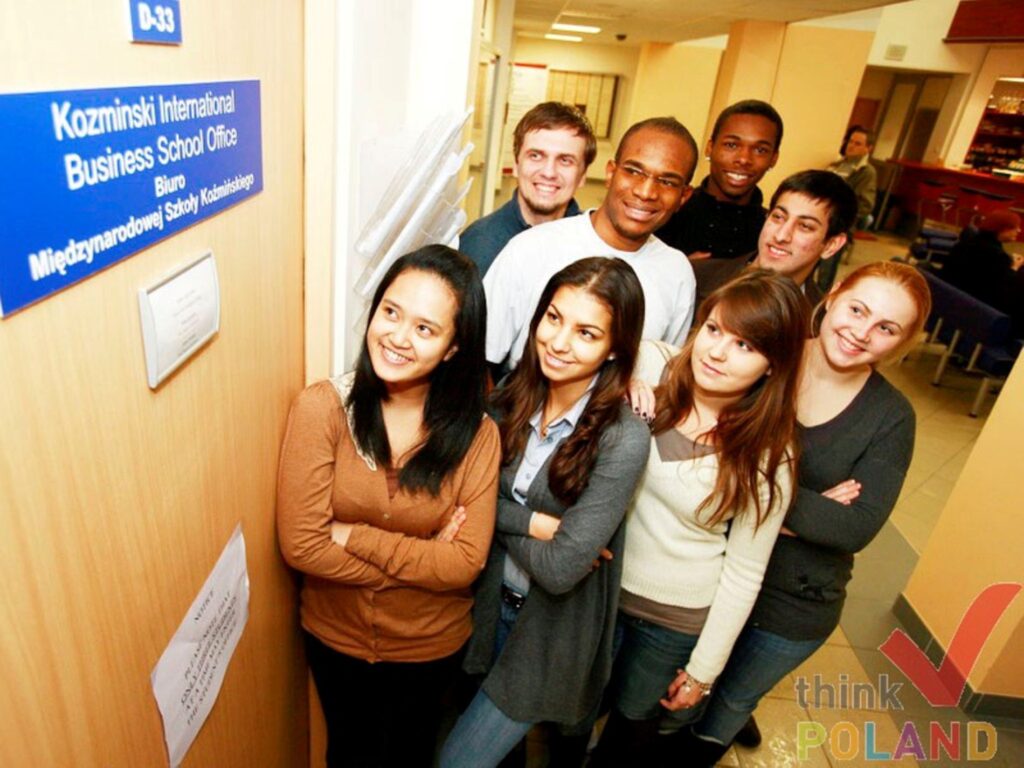 コズミンスキー大学（ポーランド）留学｜世界最高峰のビジネススクール